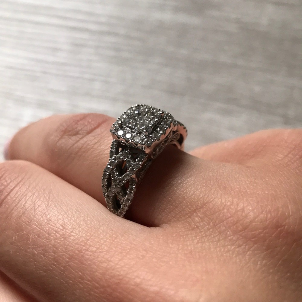 Ring - Picture 2 of 8